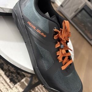 PEARL iZUMi Canyon Flat Mountain Bike Shoe - Men's Size Euro46 Black Gray Orange